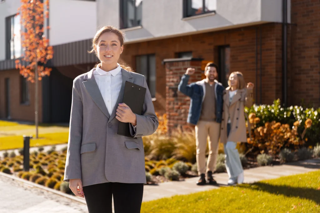 Czy biuro nieruchomości wycenia dom? Jaka jest rola agenta nieruchomości w sprzedaży? 